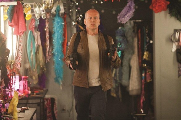 Looper: curiosità, foto e note di produzione sul film con Bruce Willis e Joseph Gordon-Levitt