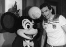 Mickey Mouse con calciatore inglese Trevor David Brooking per il World Travel Market 1980, 5 dicembre 1980, Photo by Central Press/Getty Images