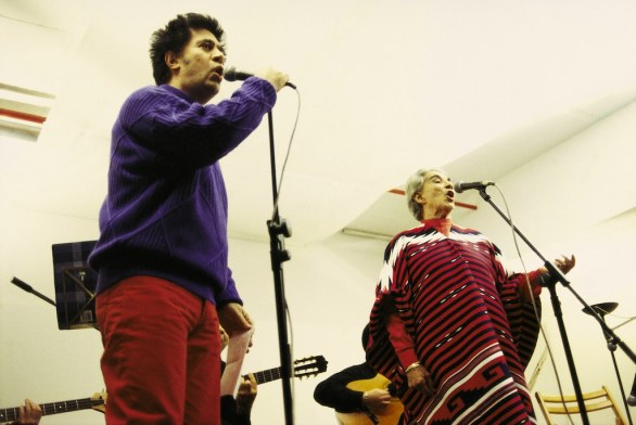 Pedro Almodovar singing with Chavela Vargas, 1994