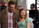 Prime foto di Jason Segel ed Amy Adams sul set di The Greatest Muppet Movie Ever Made