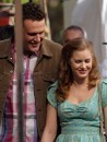 Prime foto di Jason Segel ed Amy Adams sul set di The Greatest Muppet Movie Ever Made