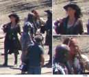 Prime foto di Penelope Cruz con Johnny Depp sul set di Pirates of the Caribbean: On Stranger Tides