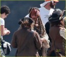 Prime foto di Penelope Cruz con Johnny Depp sul set di Pirates of the Caribbean: On Stranger Tides