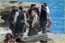 Prime foto di Penelope Cruz con Johnny Depp sul set di Pirates of the Caribbean: On Stranger Tides