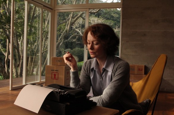 03 MIRANDA OTTO as Elizabeth Bishop in the movie “Reaching for the Moon“ Photo credit Lisa Graham 2012 © L.C. Barreto