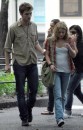 Robert Pattinson ed Emilie de Ravin sul set di Remember me a New York - nuove foto