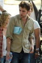 Robert Pattinson ed Emilie de Ravin sul set di Remember me a New York - nuove foto