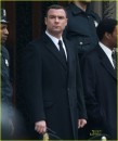 Salt - nuove foto dal set di New York: finalmente vediamo anche Liev Schreiber e Chiwetel Ejiofor accanto ad un'Angelina Jolie diventata mora