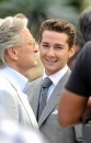 Shia LaBeouf e Michael Douglas sul seti di Wall Street 2: Money Never Sleeps