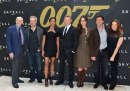 Skyfall: il produttore Michael Wilson, il regista Sam Mendes, gli attori Naomie Harris, Daniel Craig, Bernice Marlohe, Javier Bardem e la produttrice Barbara Broccoli 