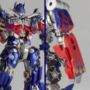 Transformers - Action figure Revoltech di Optimus Prime in Dark of the Moon