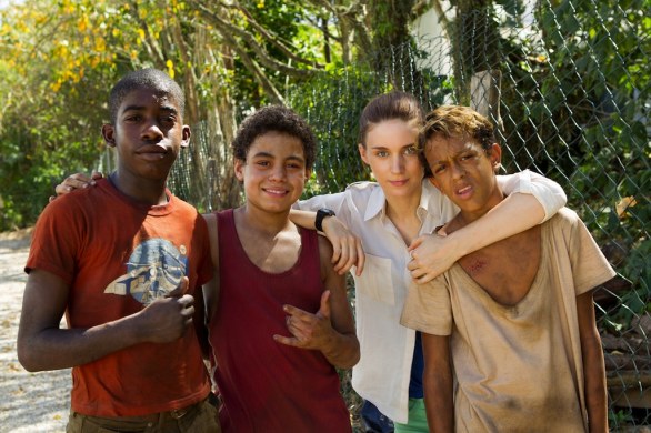 Rooney Mara, set con ragazzini