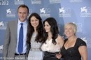 Venezia 2012 - Foto dal Festival: Michael Fassbender a sorpresa, fra Pierce Brosnan ed Olga Kurylenko