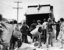 Woodstock Festival 01 ago 1969 - Festival Rubbish by Three Lions/Getty Images