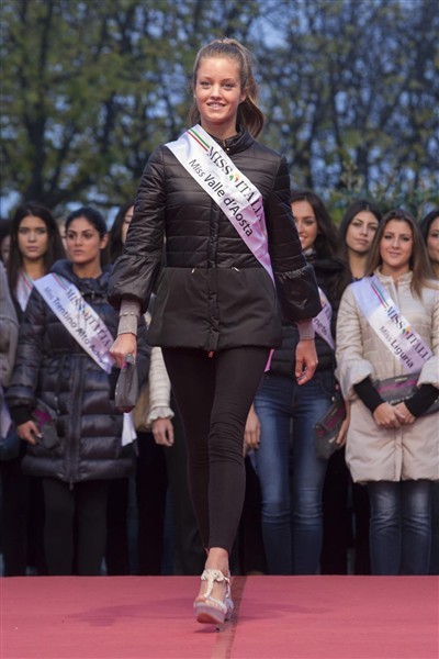 001 - Viola Pigola - Miss Italia 2013 - Miss Valle D'Aosta