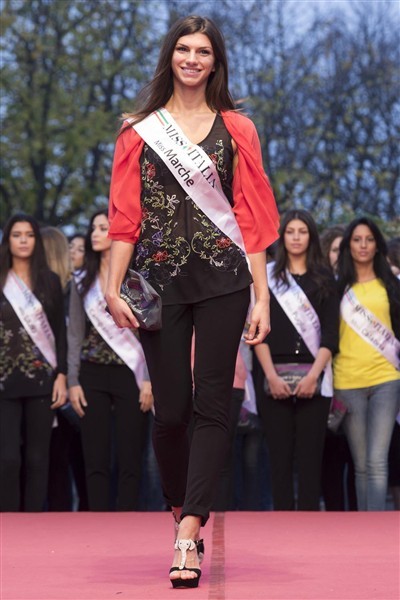 012 - Nancy Bernacchia - Miss Italia 2013 - Miss Marche