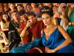 Massimo Venturiello, Massimo Aiello, Maria Grazia Cucinotta in "Pompei"