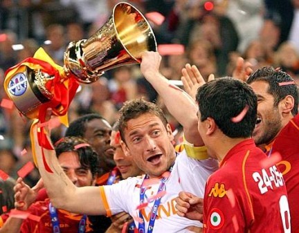 Francesco Totti capitano della Roma vincitrice della Coppa Italia 2008