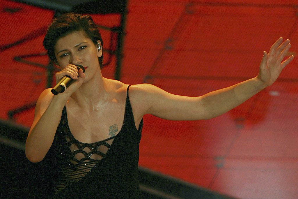 SANREMO, ITALY - MARCH 2: Elisa  performs on stage during the fourth day of the 57th Sanremo Music Festival at Tetro Ariston on March 2, 2007 in Sanremo, Italy. (Photo by Giuseppe Cacace/ Getty Images)