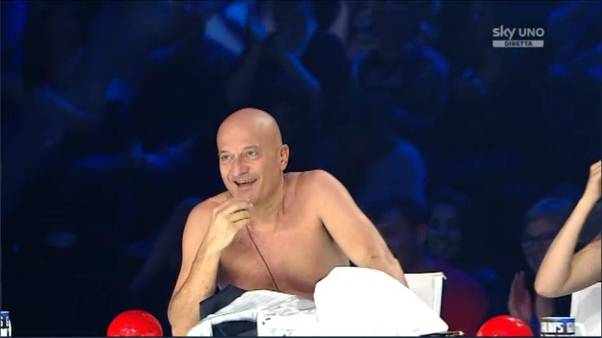 italia's got talent 2015-semifinale-7 maggio-claudio bisio-petto nudo