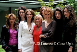 Il cast di Donna Detective e la regista Cinzia Th Torrini