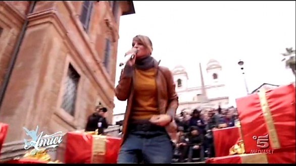 Alessandra Amoroso in lacrime ad Amici del 10 dicembre 2011