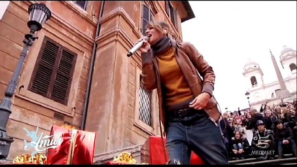 Alessandra Amoroso in lacrime ad Amici del 10 dicembre 2011