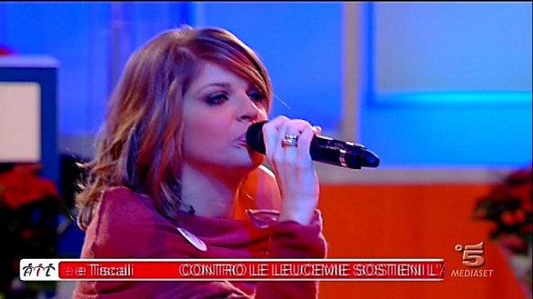 Alessandra Amoroso in lacrime ad Amici del 10 dicembre 2011