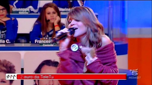 Alessandra Amoroso in lacrime ad Amici del 10 dicembre 2011