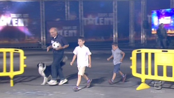 Angelo, Davide, Michael Barbieri ed il cane Sally ad Italia s got talent