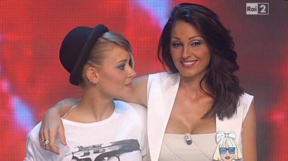 Anna Tatangelo dalle tante facce a X Factor