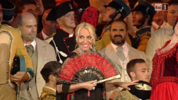 Arena di Verona 2010 - Lo spettacolo sta per iniziare. Foto della serata con Antonella Clerici