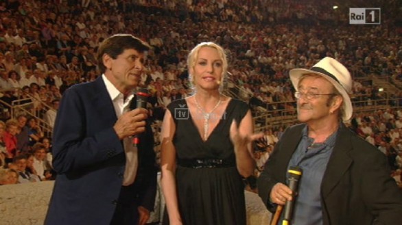 Arena di Verona 2010 - Lo spettacolo sta per iniziare. Foto della serata con Antonella Clerici