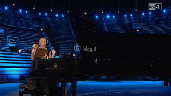 Arena di Verona 2010 - Lo spettacolo sta per iniziare. Foto della serata con Antonella Clerici