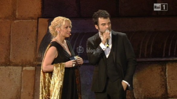 Arena di Verona 2010 - Lo spettacolo sta per iniziare. Foto della serata con Antonella Clerici