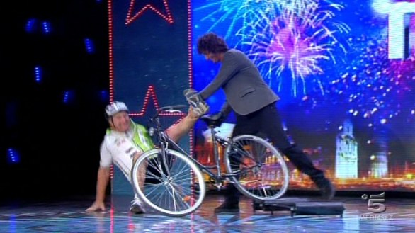 Daniele SandonÃ�Â , cantante su bici di Italia s got talent