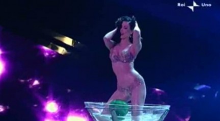 Dita Von Teese al Festival di Sanremo 2010