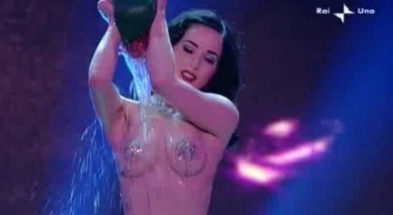 Dita Von Teese al Festival di Sanremo 2010