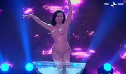 Dita Von Teese al Festival di Sanremo 2010