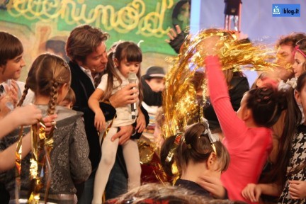 Foto dal dietro le quinte dello Zecchino D'Oro 2009 con Veronica Maya e Paolo Conticini