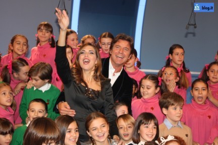 Foto dal dietro le quinte dello Zecchino D'Oro 2009 con Veronica Maya e Paolo Conticini