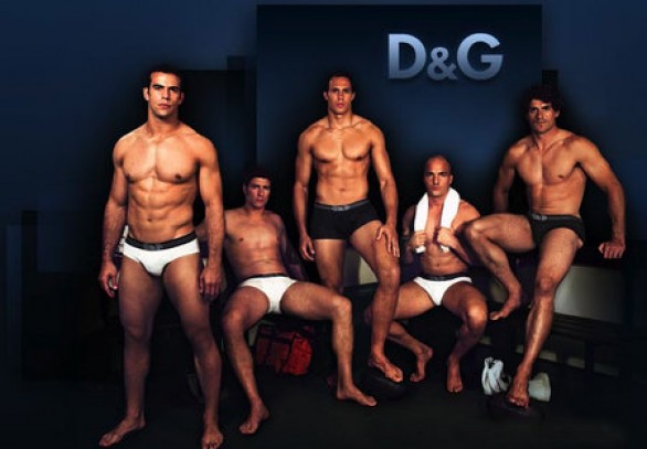 Foto di Denis Dallan nello spot underwear con altri rugbysti