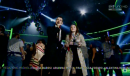 Francesca Michielin con Alessandro Cattelan e il suo premio