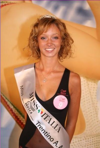Francesca Pasqualini vince Veline