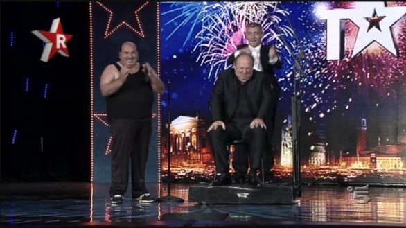 Gaetano Floresta e Giovanni Colombo picchiano Gerry e Rudi a Italia s Got Talent 2013