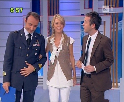 Foto di Georgia Luzi la conduttrice di Uno mattina estate 2010 su Raiuno con Pierluigi Diaco