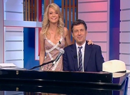 Foto della conduttrice rai di uno mattina estate 2010 georgia luzi in una puntata con fabrizio frizzi