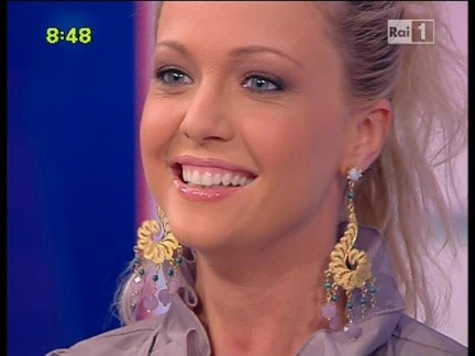 Foto di Georgia Luzi da Uno mattina estate 2010 su Raiuno con Pierluigi Diaco