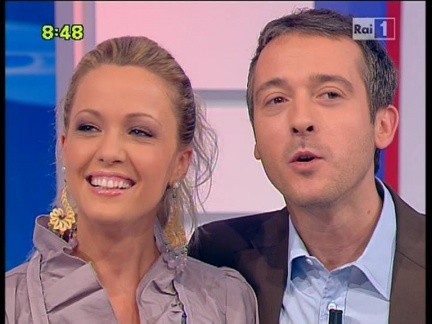 Foto di Georgia Luzi la conduttrice di Uno mattina estate 2010 su Raiuno con Pierluigi Diaco