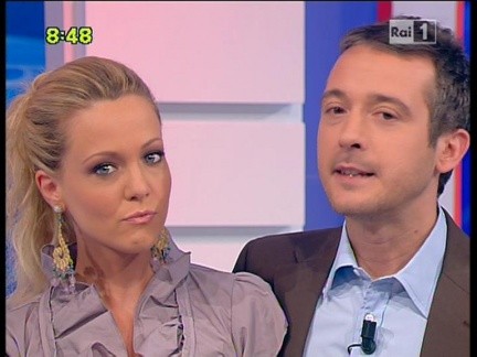 Foto di Georgia Luzi la conduttrice di Uno mattina estate 2010 su Raiuno con Pierluigi Diaco